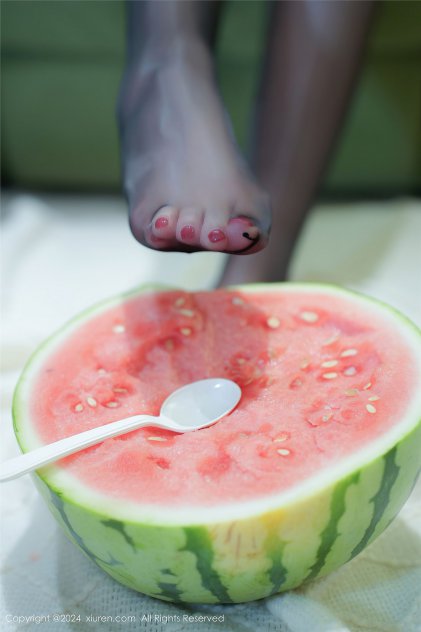 萌白酱一线天在线视频海报