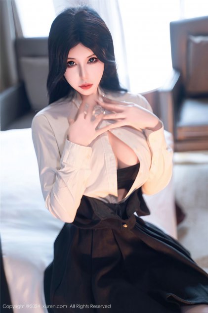 大胆美女艺术图片海报