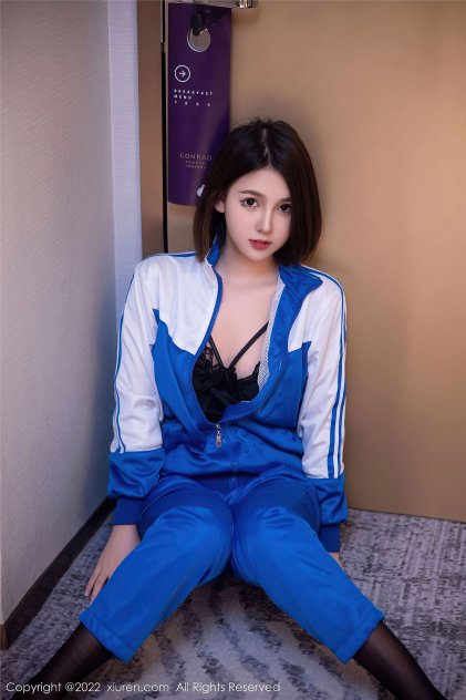 飞机AV不卡一区海报