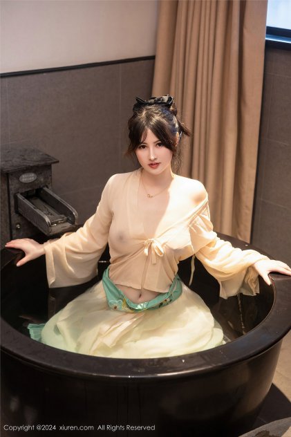 国产日韩欧美制服巨乳海报