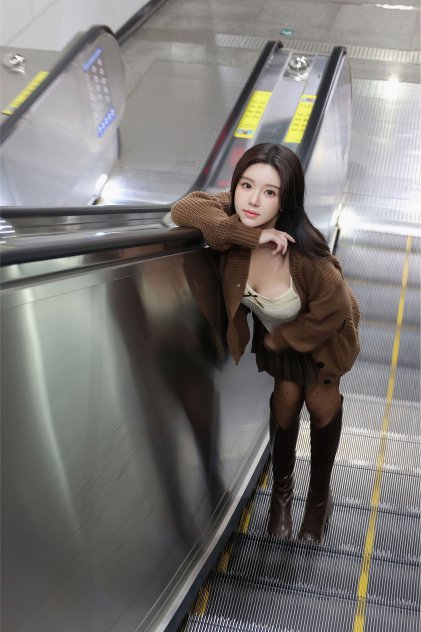 美女脱了内裤后打开腿视频海报